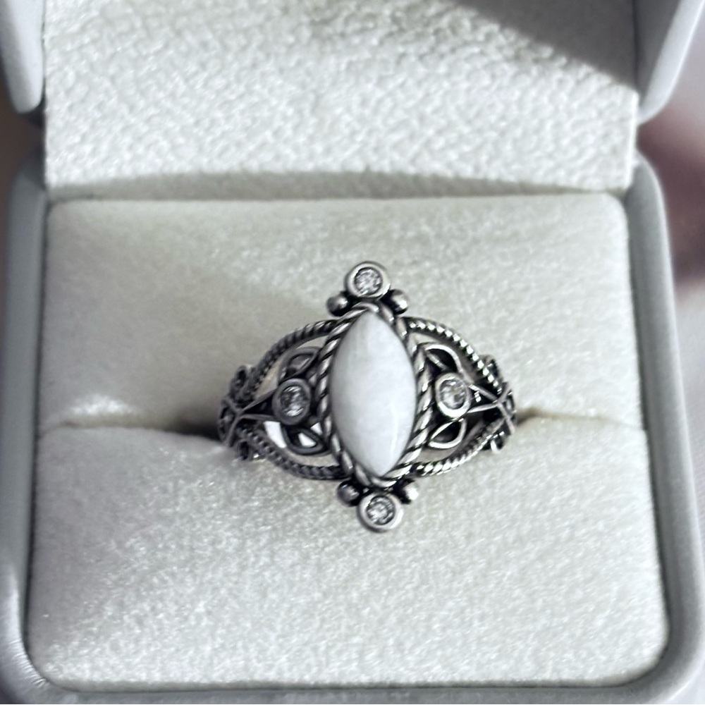 Elegant 925  Silver White Agate Size 9.5 Ring